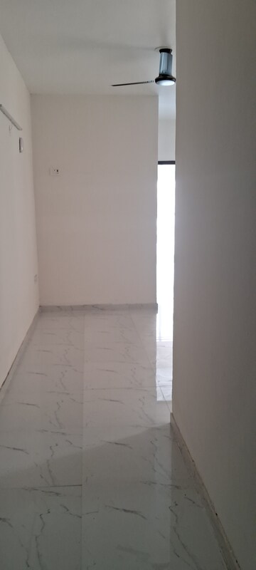 Room in 2 BHK Apartment at Signature Global Proxima, Sector 89 – for Rent