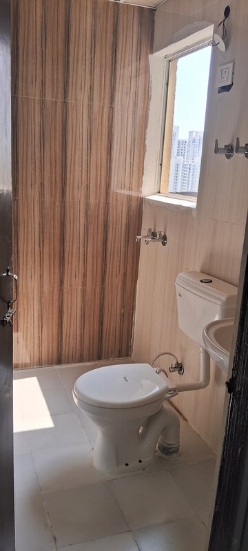 Furnished Amenities in 2 BHK Apartment at Signature Global Proxima, Sector 89 – for Rent