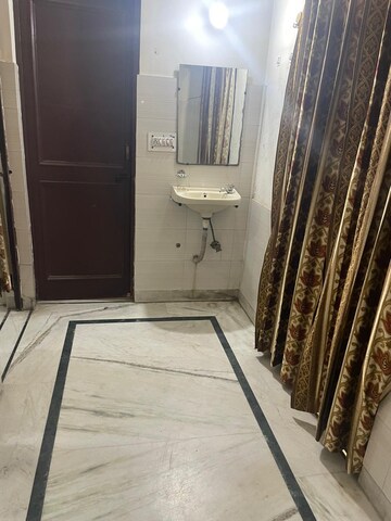 Building Lobby in 1 BHK Builder Floor at Ansal Plaza Sector-23, Sector 23 – for Rent