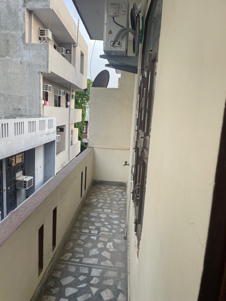 Balcony, ansal-plaza-sector-23 1 Bedroom 450 Sq.Ft. Builder Floor In Sector 23 Gurgaon 8754164
