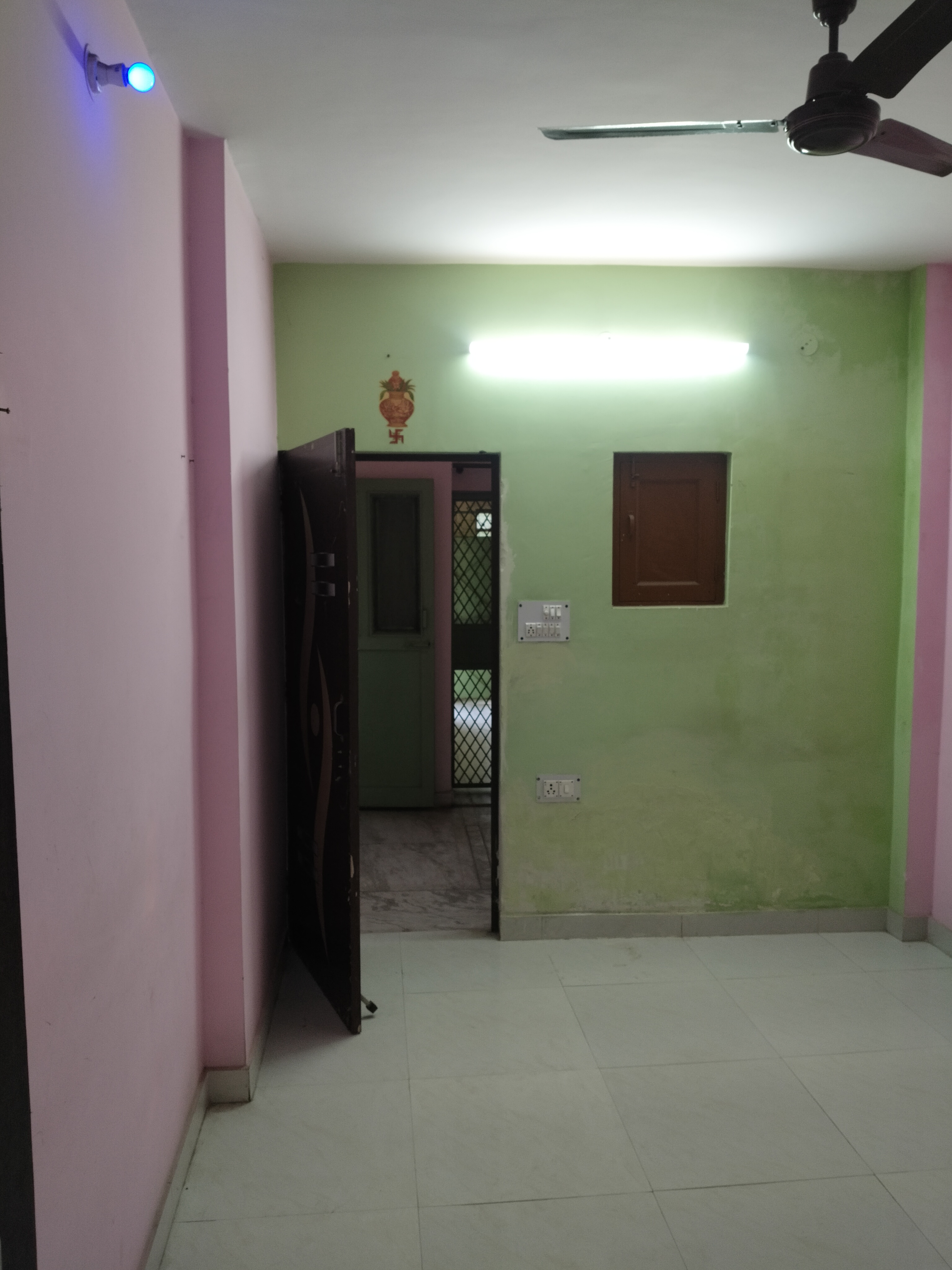 1 Rk+ Extra Room Independent House For Rent in Sector 40