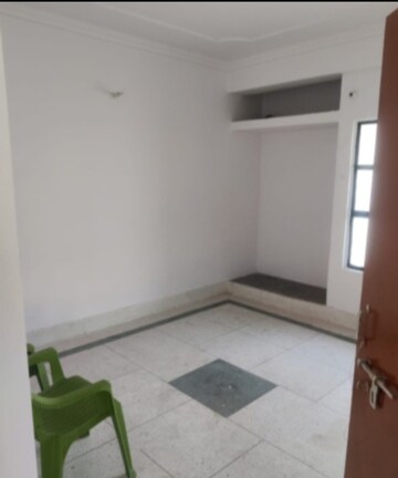 Room in 2 BHK Independent House at Aliganj – for Rent