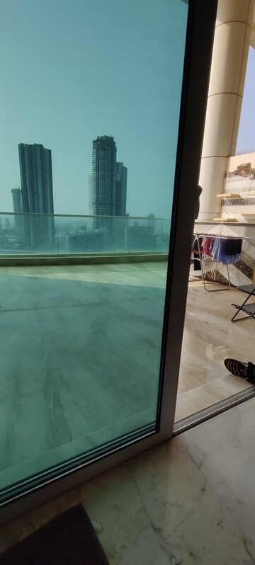 Room in 5 BHK Apartment at Indiabulls Sky Forest, Lower Parel – for Sale