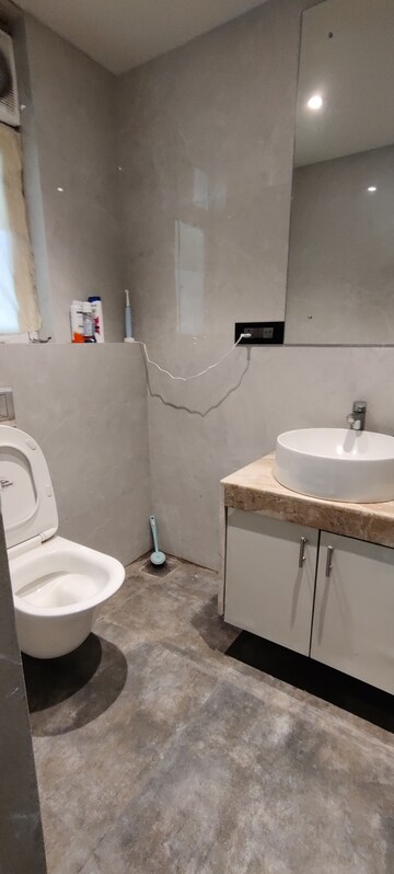 Bathroom in 5 BHK Apartment at Indiabulls Sky Forest, Lower Parel – for Sale