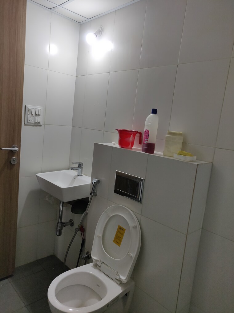 Bathroom, godrej-nirvaan 1 Bedroom 419 Sq.Ft. Apartment In Themghar Thane 8754209