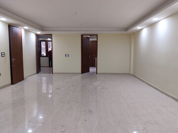 Room in 3 BHK Builder Floor at Central Park 3 Flower Valley, Sohna Sector 33 – for Rent