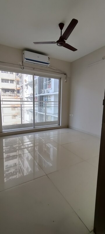 Room in 3 BHK Apartment at Indiabulls Sky Forest, Lower Parel – for Rent