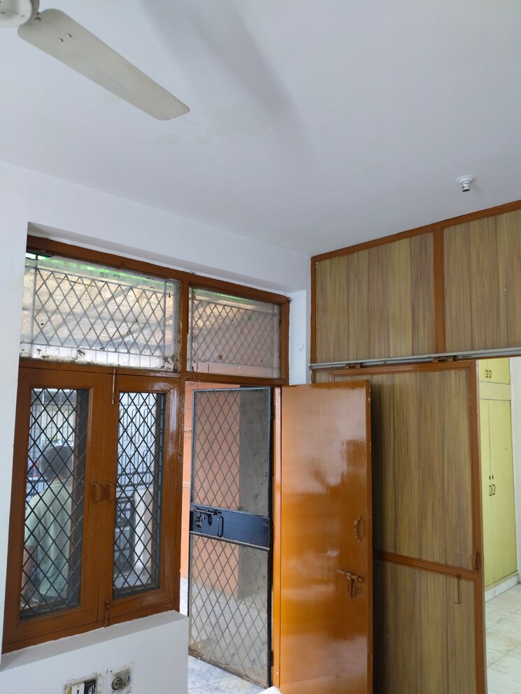 Room, sector 40 3 Bedroom 1700 Sq.Ft. Independent House In Sector 40 Noida 8754218