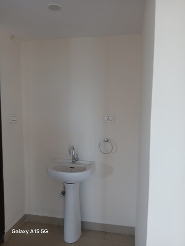 Room in 3 BHK Apartment at Golden Tulip Kondapur, Kondapur – for Rent