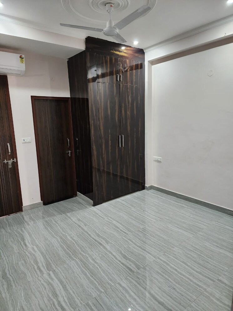 Room, golden-crest 2 Bedroom 1200 Sq.Ft. Builder Floor In Sector 52 Gurgaon 8754260