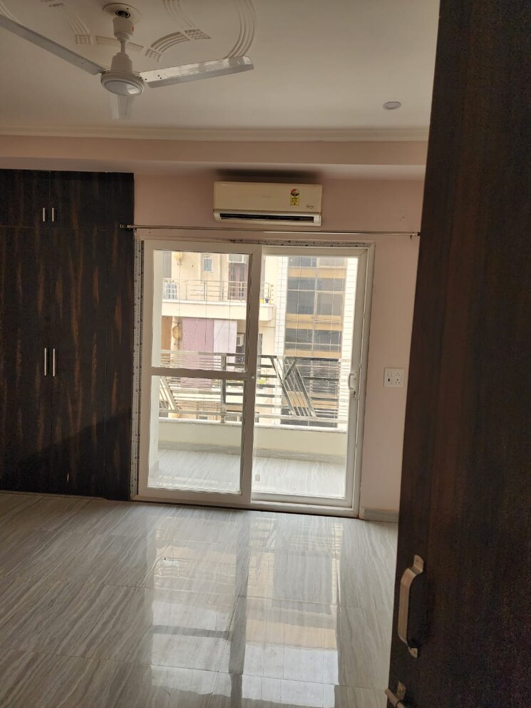 Room, golden-crest 2 Bedroom 1200 Sq.Ft. Builder Floor In Sector 52 Gurgaon 8754260