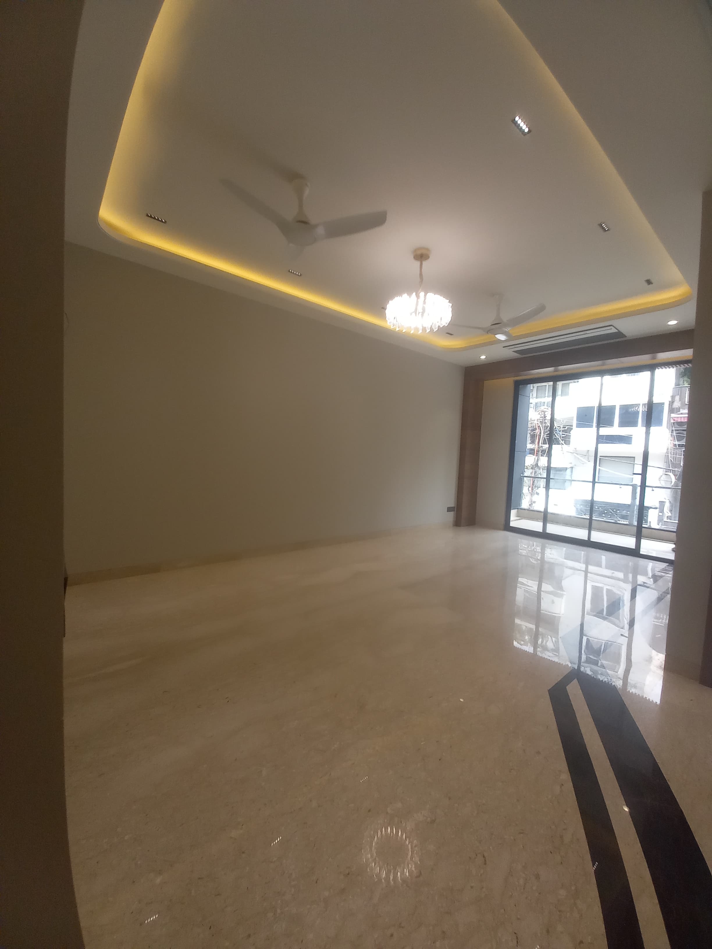 4 BHK + Servant Room 277 Sq.Yd. Builder Floor in DLF Independent Floors