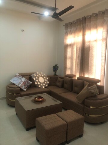 Living Room in 4 BHK Builder Floor at DLF Independent Floors, Dlf City Phase 3 – for Sale