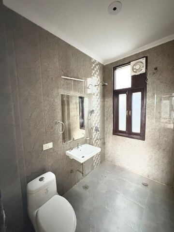Bathroom in 3 BHK Apartment at Sweta Central Park II, Sector 48 – for Sale