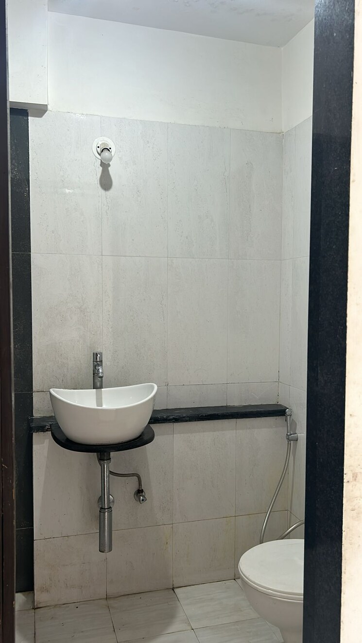 Bathroom, vile parle east 2 Bedroom 645 Sq.Ft. Apartment In Vile Parle East Mumbai 8754264