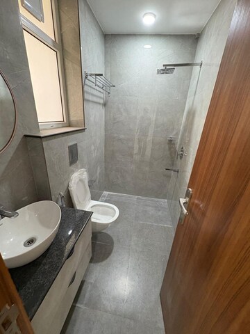 Bathroom in 3 BHK Apartment at DLF Richmond Park, Sector 43 – for Sale