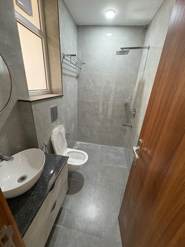 Bathroom, dlf-richmond-park 3 Bedroom 2066 Sq.Ft. Apartment In Sector 43 Gurgaon 8754290