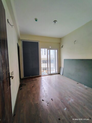 Room in 3 BHK Apartment at Tech Zone 4 Greater Noida – for Rent