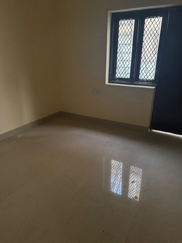 Room in 4 BHK Independent House at RWA Apartments Sector 72, Sector 72 – for Rent