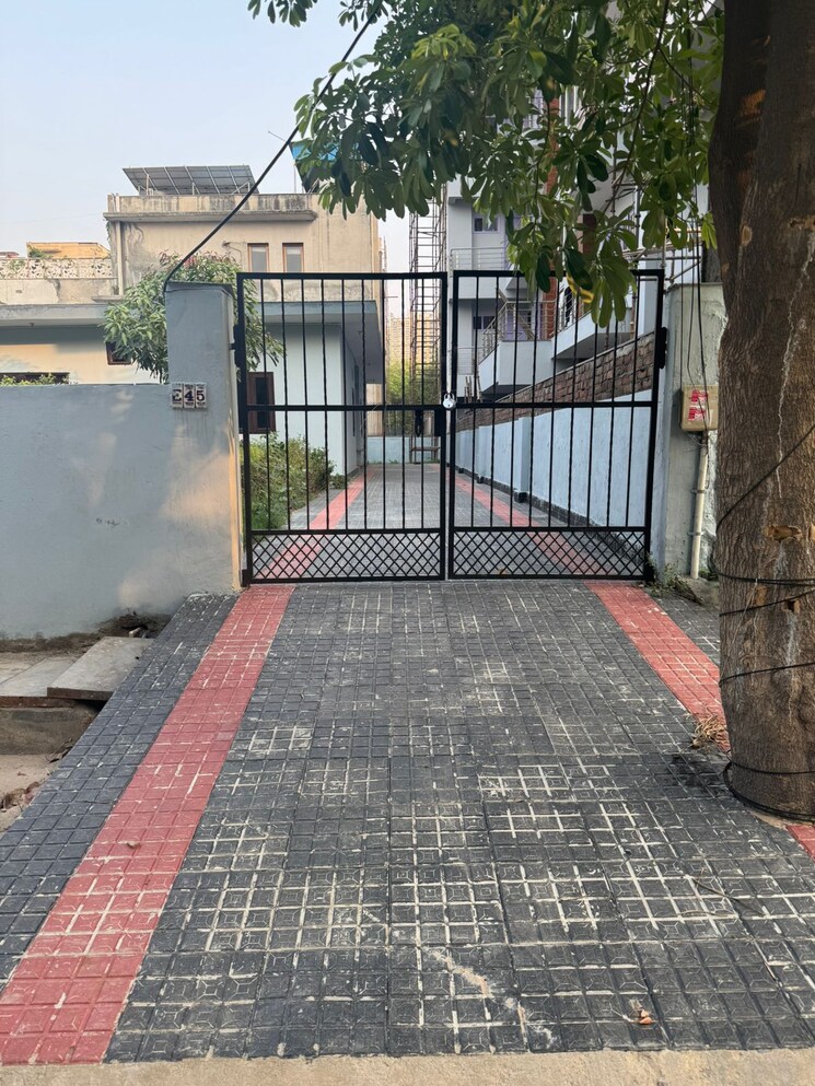 Balcony, rwa-apartments-sector-72 4 Bedroom 4500 Sq.Ft. Independent House In Sector 72 Noida 8754339