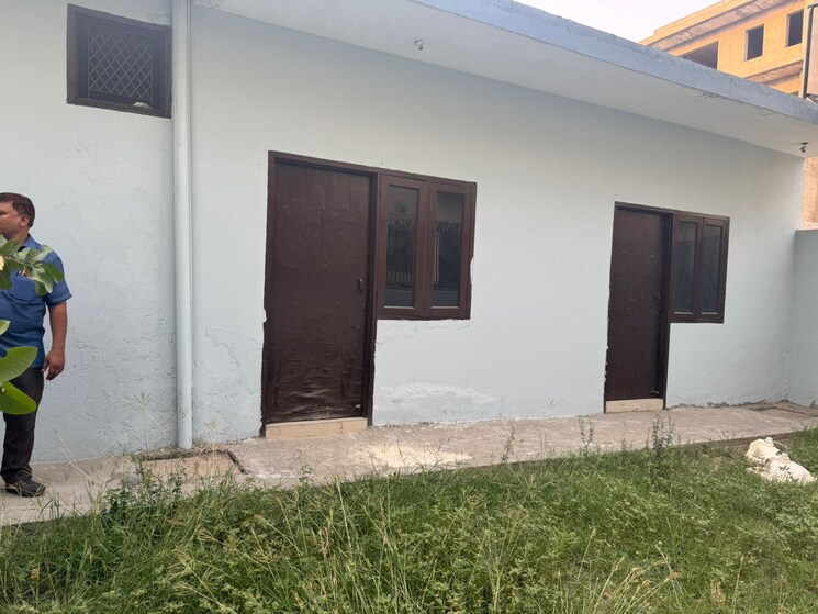 Room, rwa-apartments-sector-72 4 Bedroom 4500 Sq.Ft. Independent House In Sector 72 Noida 8754339