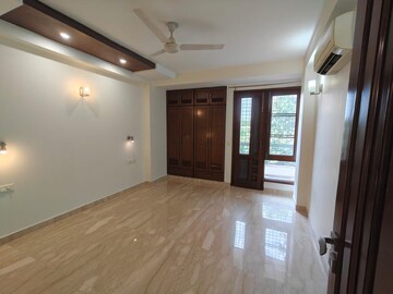 Room in 4 BHK Builder Floor at Safdarjung Enclave – for Rent