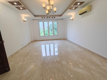 Room in 4 BHK Builder Floor at Safdarjung Enclave – for Rent