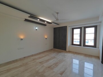 Room in 4 BHK Builder Floor at Safdarjung Enclave – for Rent