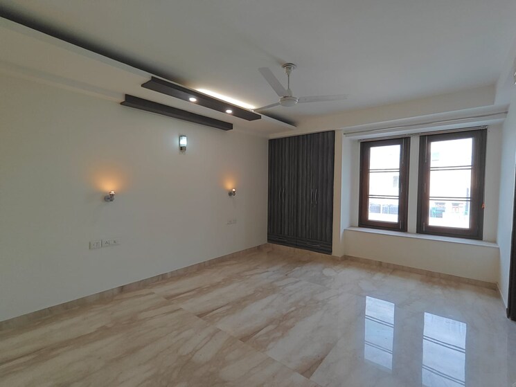 Room, safdarjung enclave 4 Bedroom 300 Sq.Yd. Builder Floor In Safdarjung Enclave Delhi 8754364