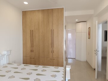 Room in 3 BHK Apartment at Jaypee Greens Kosmos, Sector 134 – for Rent
