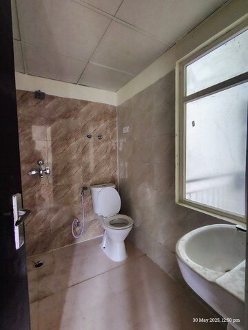 Attached Bathroom in 2.5 BHK Apartment at Tech Zone 4 Greater Noida – for Rent