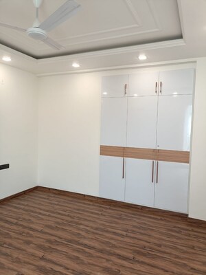 Room in 4 BHK Builder Floor at BPTP Eden Estate, Sector 81 – for Sale