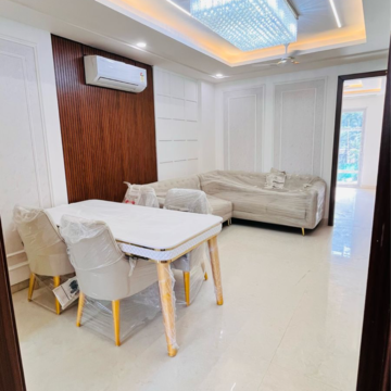 Bedroom in 3 BHK Builder Floor at BPTP Floors, Sector 70 – for Sale
