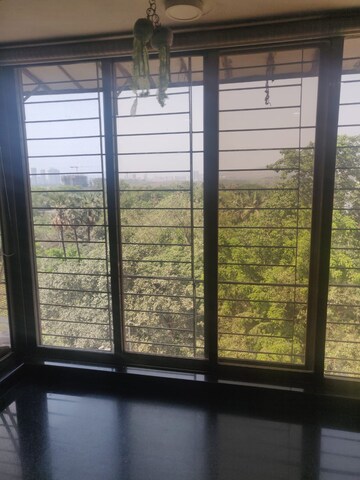 Room in 2 BHK Apartment at Mahakali CHS, Andheri East – for Rent