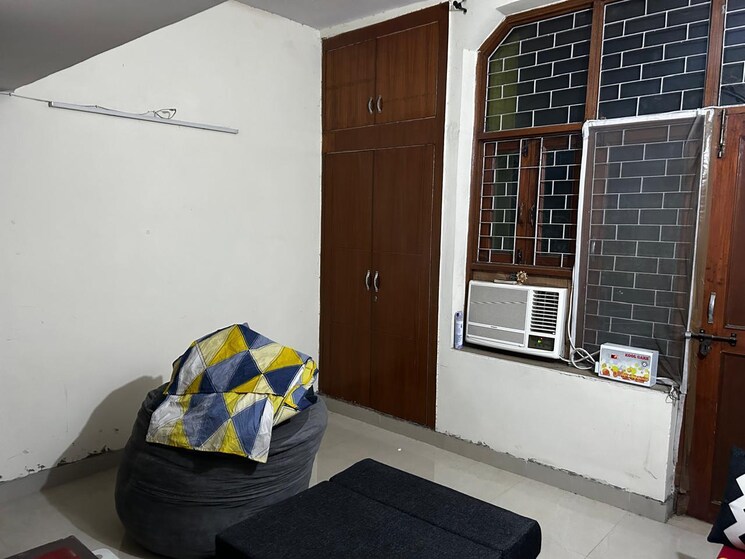  Parking, jangpura 1 RK 400 Sq.Ft. Builder Floor In Jangpura Delhi 8754499