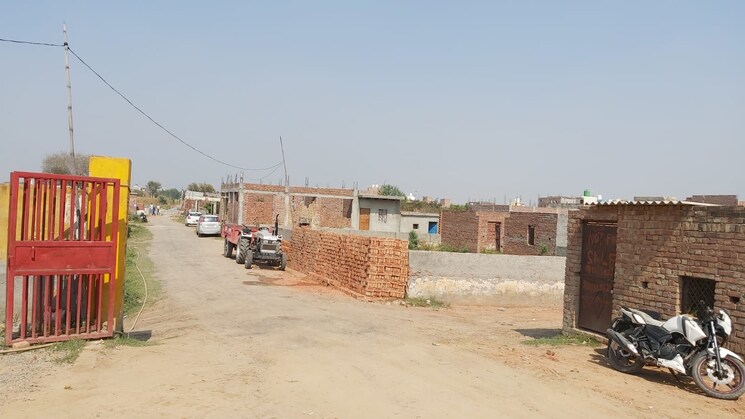 Nearby, sector 144  50 Sq.Yd. Plot In Sector 144 Noida 8754500