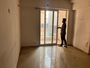 Room in 3 BHK Apartment at Nirala Estate, Tech Zone 4 Greater Noida – for Sale