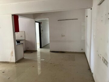 Room in 3 BHK Apartment at Nirala Estate, Tech Zone 4 Greater Noida – for Sale