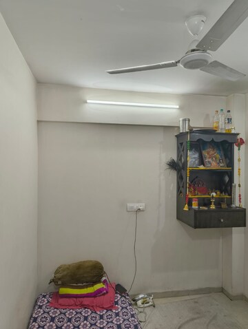 Furnished Amenities in 2 BHK Apartment at RNA Heights, Andheri East – for Rent