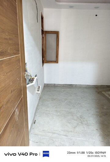 Room in 2 BHK Builder Floor at Laxmi Nagar – for Sale