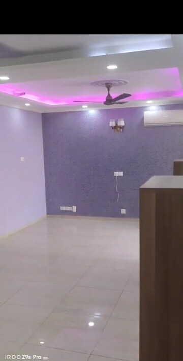 Room in 3 BHK Apartment at BPTP Park Generations, Sector 37d – for Rent