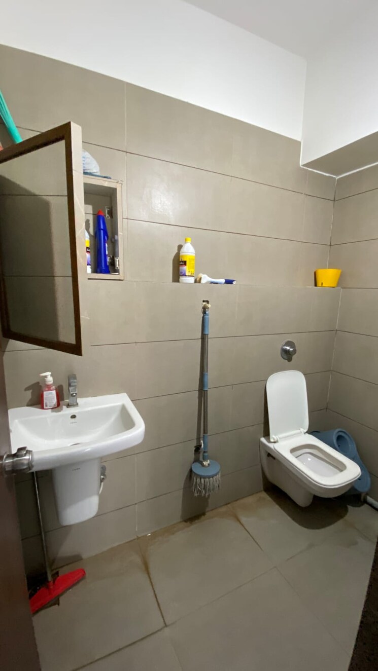 Bathroom, savaliya-krish-cubical Commercial Office Space 1318 Sq.Ft. In Thaltej Ahmedabad 8754609