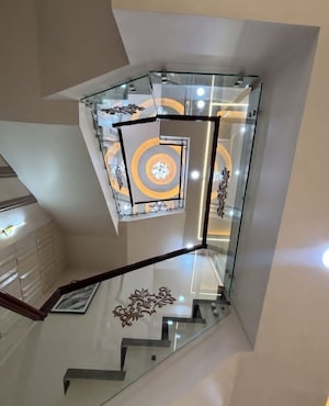 Furnished Amenities in 5 BHK Builder Floor at Sector 30 – for Sale