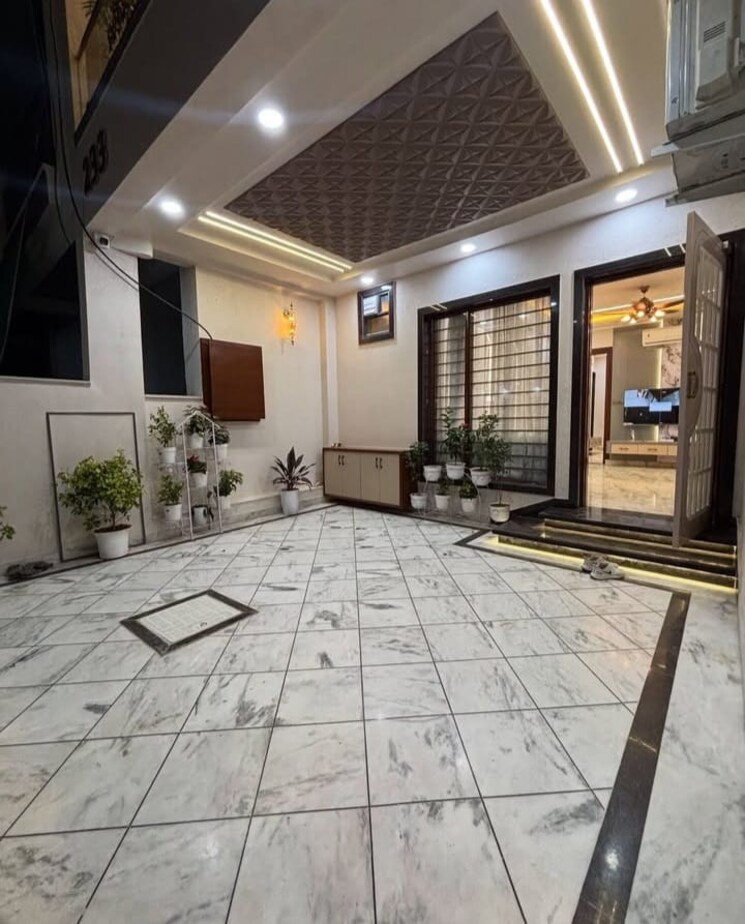  Parking, sector 30 5 Bedroom 4500 Sq.Ft. Builder Floor In Sector 30 Faridabad 8754652