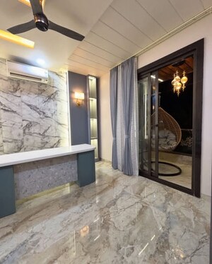 Room in 5 BHK Builder Floor at Sector 30 – for Sale