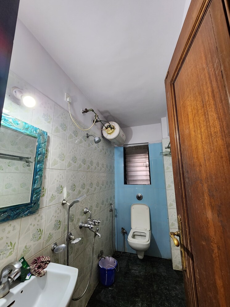 Bathroom, akurli-shivshakti-chs 1 Bedroom 500 Sq.Ft. Apartment In Lokhandwala Mumbai 8754661