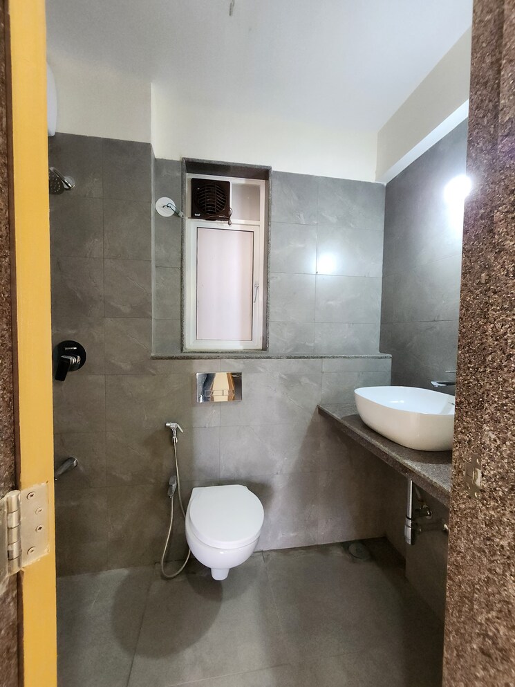Bathroom, akurli-shivshakti-chs 1 Bedroom 500 Sq.Ft. Apartment In Lokhandwala Mumbai 8754661