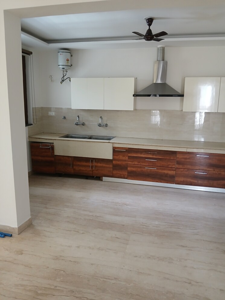 Bathroom, sector 35 3 Bedroom 2400 Sq.Ft. Builder Floor In Sector 35 Chandigarh 8754733