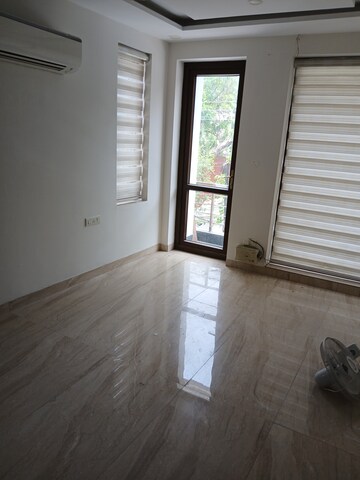 Balcony in 3 BHK Builder Floor at Sector 35 – for Rent