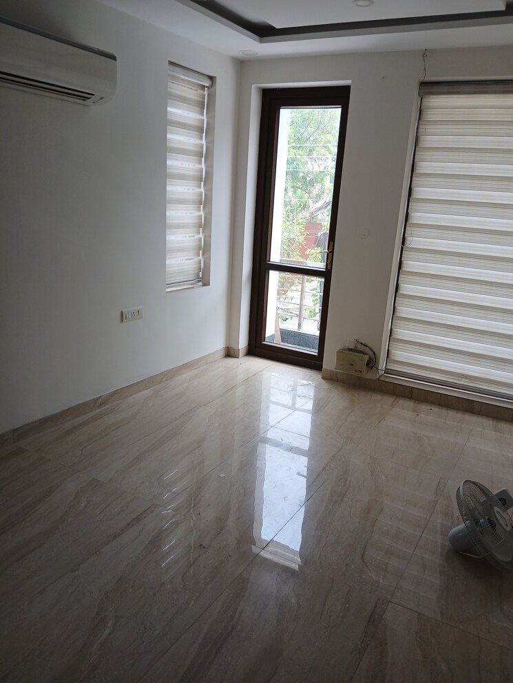 Balcony, sector 35 3 Bedroom 2400 Sq.Ft. Builder Floor In Sector 35 Chandigarh 8754733